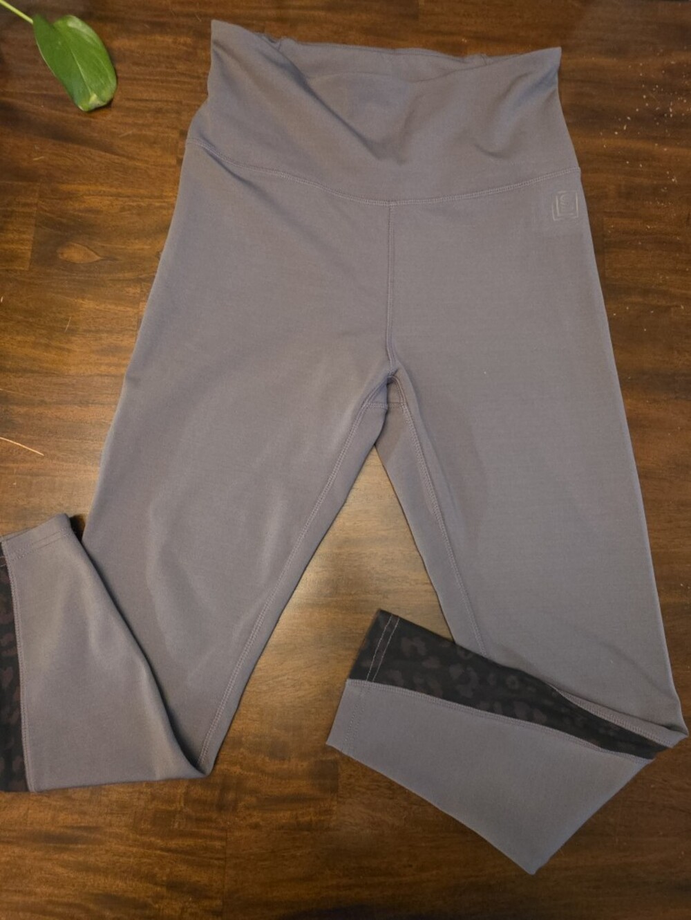 Laundry by Shelli Segal Gray High-Rise Leggings with Black Lace Back & ankles